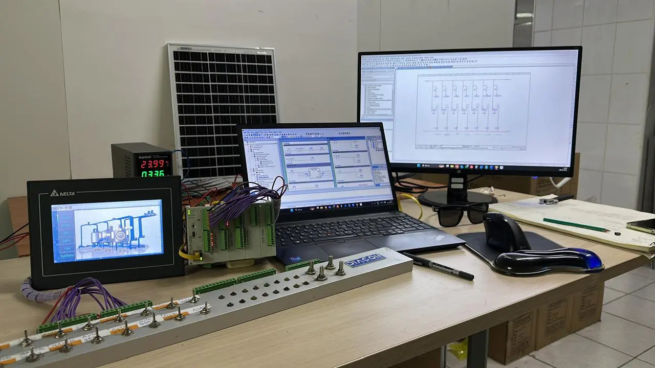 Sistema de automatización industrial con PLC, HMI y tablero de control