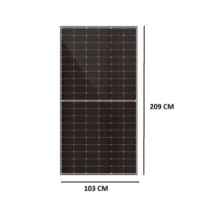 1. Alta Eficiencia Energética Los paneles solares de tecnología Half Cell ofrecen una mayor eficiencia en comparación con los paneles tradicionales. La estructura de celdas partidas reduce las pérdidas de energía, permitiendo una mejor captación de la luz solar. Esto se traduce en un mayor rendimiento general del sistema solar. 2. Resistencia en Condiciones Climáticas Adversas Este panel de 450W ha sido diseñado para resistir diferentes condiciones ambientales, como altas temperaturas, fuertes vientos y nevadas. Además, con una tensión máxima de 1500V y un fusible máximo de 20A, este panel garantiza un funcionamiento seguro en condiciones extremas. 3. Versatilidad en Aplicaciones El Panel Solar 450W Monocristalino Half Cell es ideal para diversos tipos de instalaciones solares, desde residenciales hasta comerciales. Su alta eficiencia y confiabilidad lo hacen adecuado para sistemas de energía solar fotovoltaica en techos, estructuras de gran escala y proyectos industriales. 4. Fácil Integración en Sistemas Solares Este panel es fácilmente integrable en sistemas solares existentes o nuevos, lo que facilita la ampliación de la capacidad de generación sin complicaciones. Además, con su estructura robusta y ligera, la instalación resulta sencilla, reduciendo tiempos y costos.