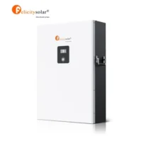 Características Clave de la Batería de Litio LiFePO4 de DIACON Electro Capacidad Utilizable: 10 kWh, que asegura un respaldo energético confiable. Voltaje Nominal: 51.2V, con un rango de voltaje de 48-57.6V. Corriente de Carga y Descarga: Máximo de 120A durante 30 segundos, recomendado ≤80A. Potencia de Salida: Máxima de 6000W, con un rango recomendado de 4000W. Ciclo de Vida: Hasta 6000 ciclos a 80% de profundidad de descarga (DOD) a 25 °C. Esta batería LiFePO4 es una elección superior para sistemas de energía solar, aplicaciones de respaldo y soluciones de almacenamiento energético en el hogar. Al ser una batería de alta capacidad con soporte de expansión, proporciona flexibilidad para usuarios que necesiten escalar su sistema a largo plazo. Ventajas de la Batería de Litio LiFePO4 10 kWh de DIACON Electro Mayor Densidad Energética Las baterías de fosfato de hierro y litio (LiFePO4) tienen una densidad energética superior. Esto significa que, en comparación con otras tecnologías, se logra un alto almacenamiento de energía en un tamaño compacto, lo cual es ideal para espacios reducidos en el hogar. Montaje en Muro Diseñada para montaje en pared, esta batería optimiza el espacio disponible. Además, su instalación es sencilla y su formato permite una disposición modular en sistemas de almacenamiento. Expansión en Paralelo La conexión en paralelo ofrece la ventaja de incrementar la capacidad del sistema al agregar módulos adicionales. DIACON Electro garantiza que esta batería LiFePO4 es compatible con hasta seis módulos conectados en paralelo. Durabilidad y Larga Vida Útil Con más de 6000 ciclos de vida al 80% de profundidad de descarga, esta batería está diseñada para durar varios años, incluso en aplicaciones de uso intensivo. Esto se traduce en una inversión a largo plazo, especialmente respaldada por la garantía de 5 años.